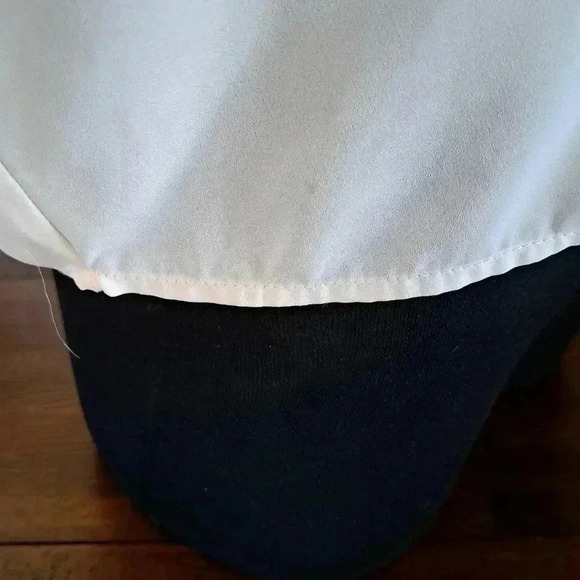 ❤️ Monteau Cream Blouse with crochet back - Picture 8 of 11